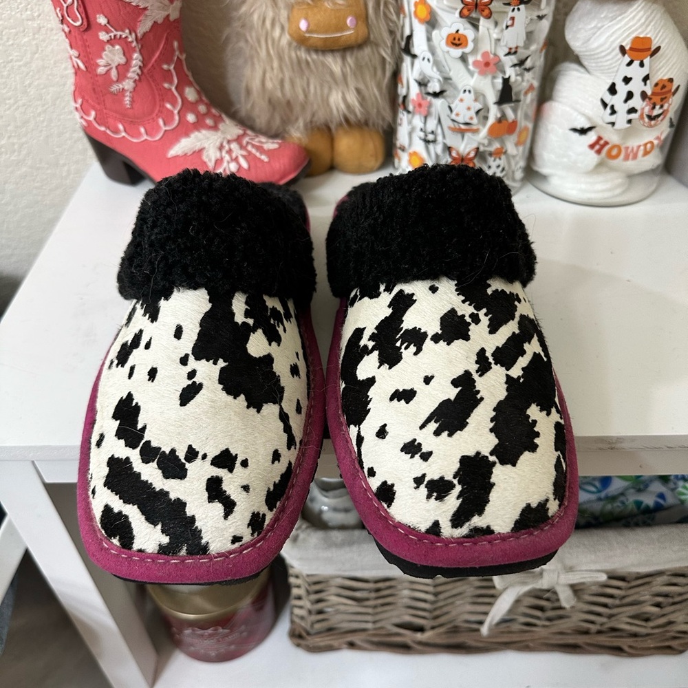 Ariat Women's Cow Print Slippers with Black and Pink Trim
